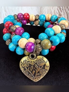 Bohemian chic, heart charm wood small stretch bracelet